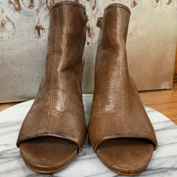 Lucky Brand | Open Toe Heels - Picture 2 of 11